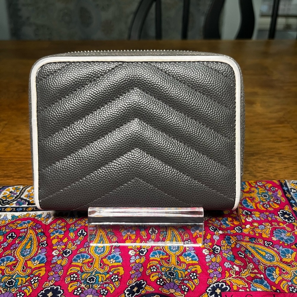 Saint Laurent Grey Pebbled Leather Compact Wallet with White Trim - Picture 5 of 10